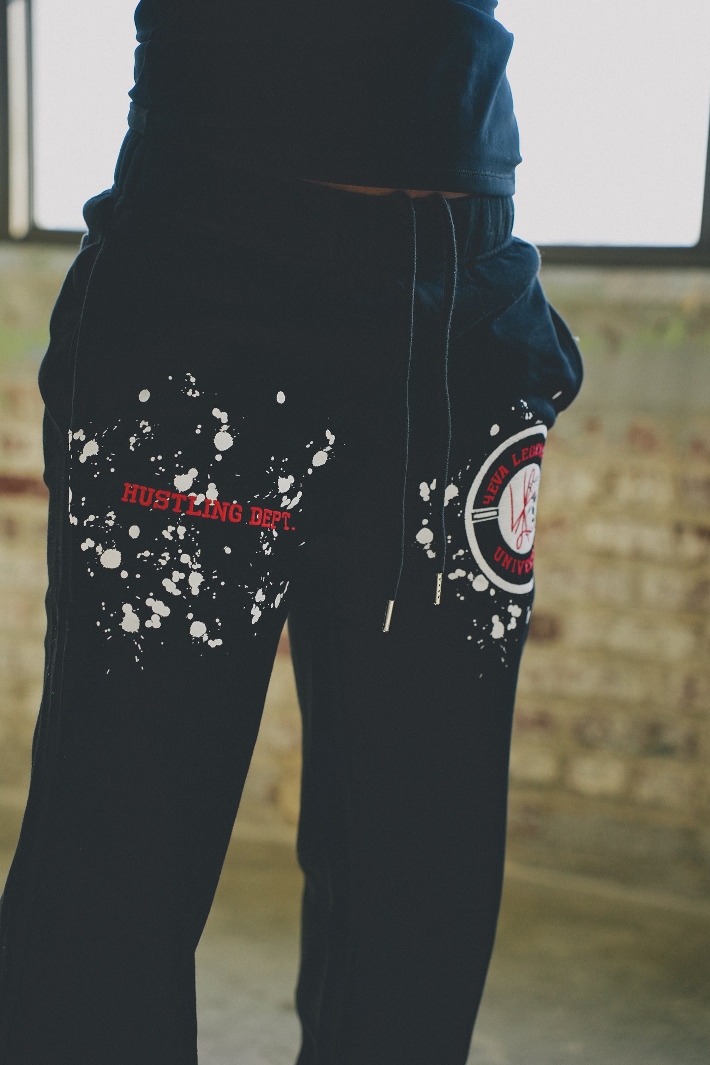 UNIVERSITY SWEATPANTS